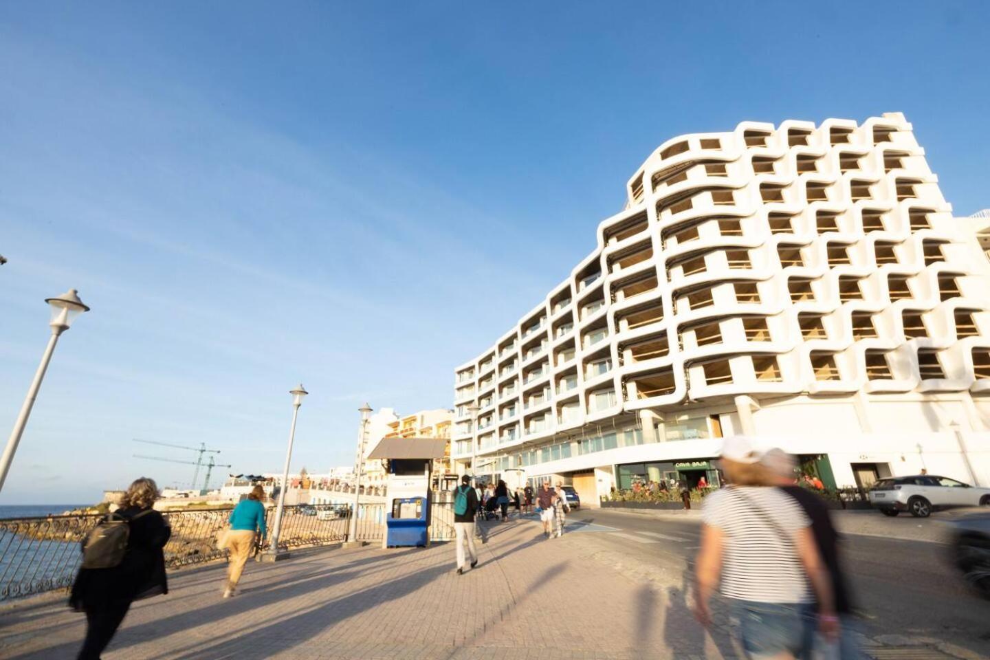 Ivory Suite Seafront With Views!- Fl 15 By Homely 세인트폴스베이 외부 사진