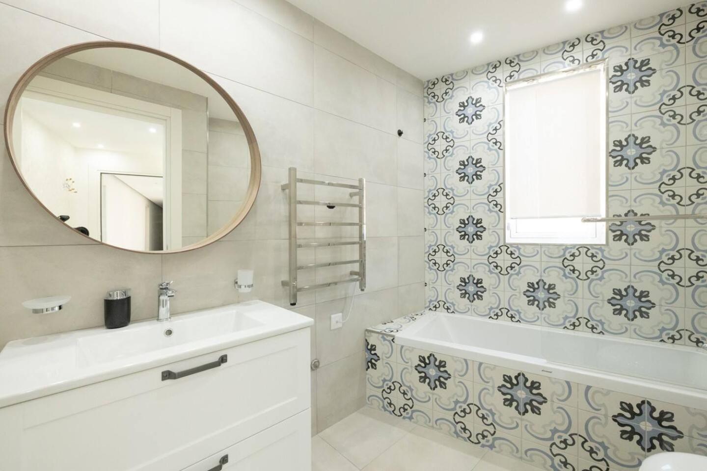 Ivory Suite Seafront With Views!- Fl 15 By Homely 세인트폴스베이 외부 사진