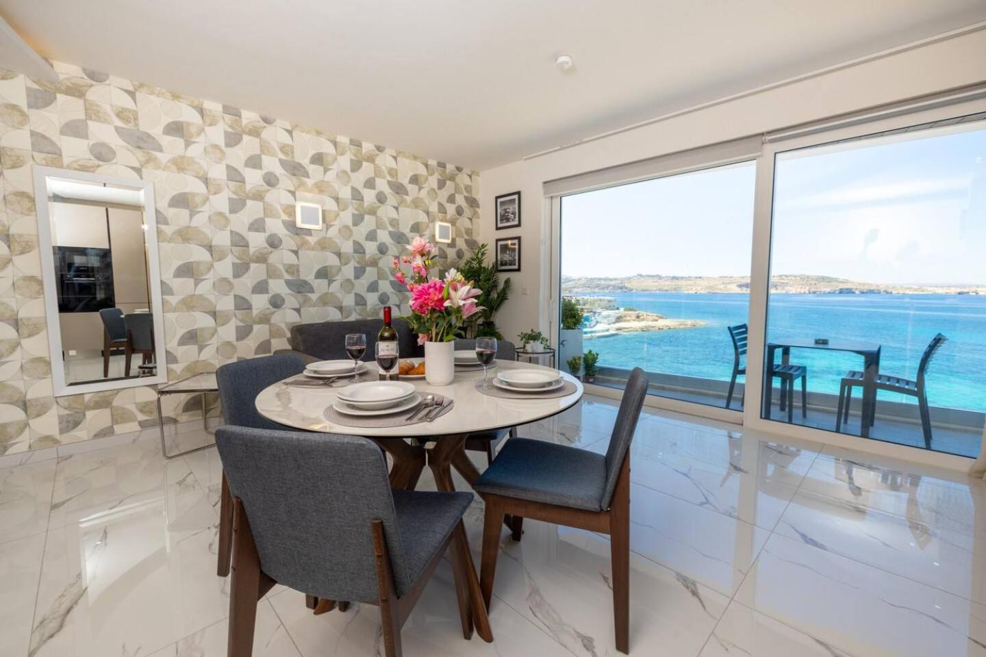 Ivory Suite Seafront With Views!- Fl 15 By Homely 세인트폴스베이 외부 사진