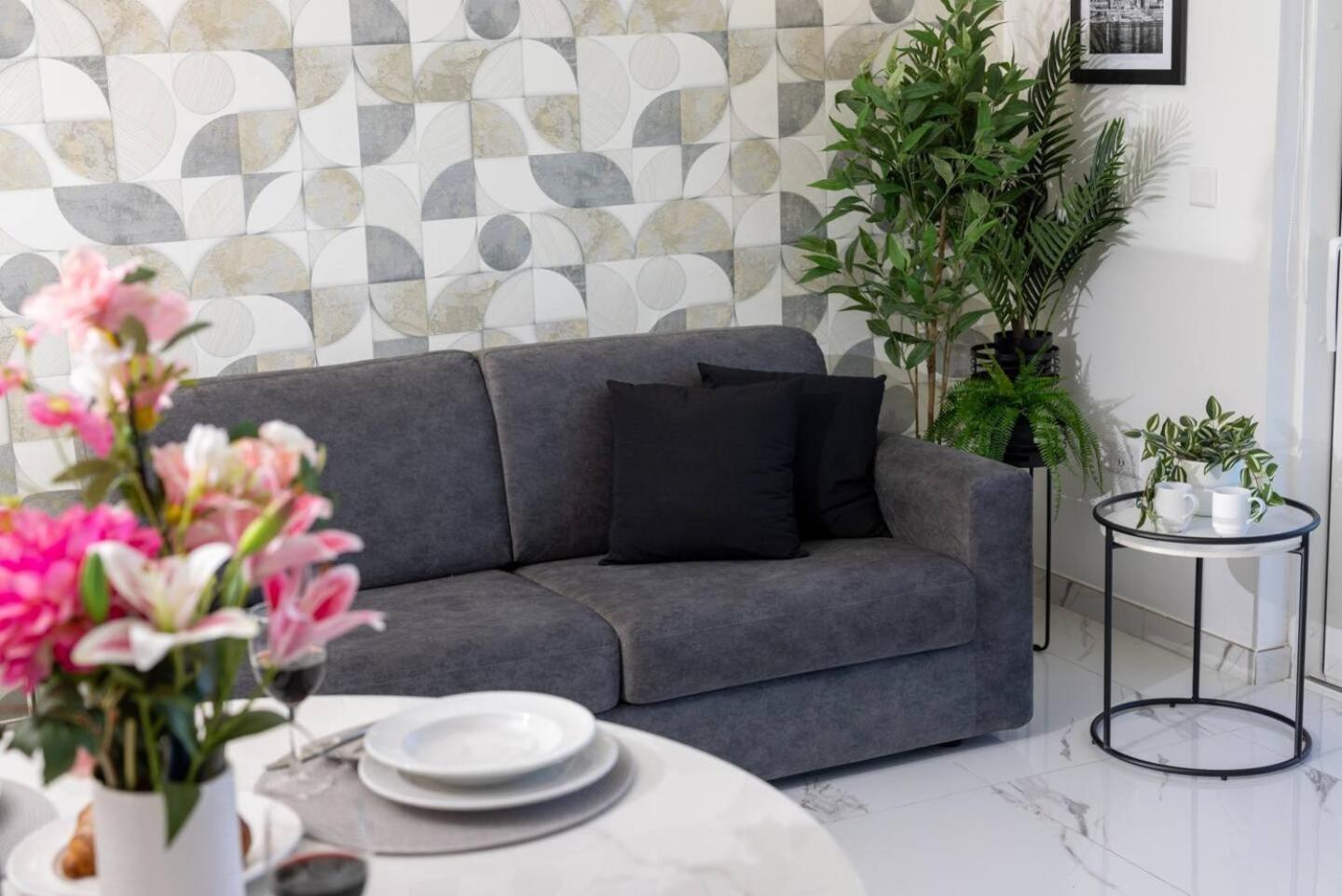 Ivory Suite Seafront With Views!- Fl 15 By Homely 세인트폴스베이 외부 사진